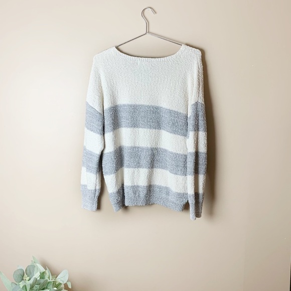 [Knox Rose] Women's V-neck Gray & White Striped Sweater - Picture 7 of 8
